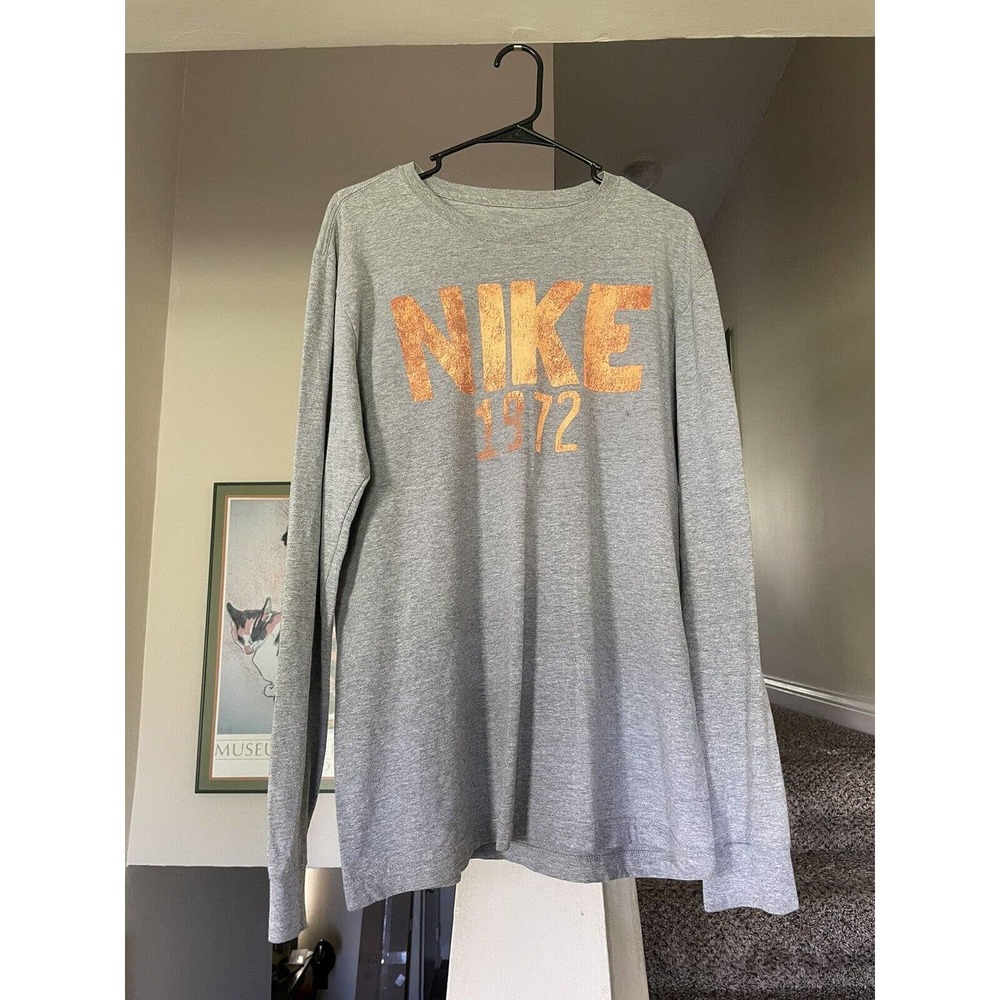 Nike 1972 Men’s Large Regular Fit Long Sleeve Tee Crew Neck Orange Gray